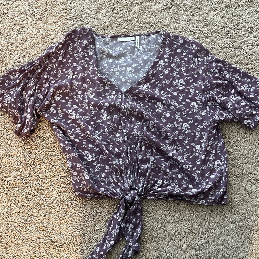 Stitch Fix Luq Tie Front Floral Top